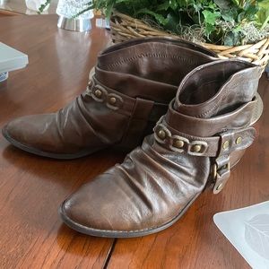 Brown boots, size 9, brand Spring, low heel